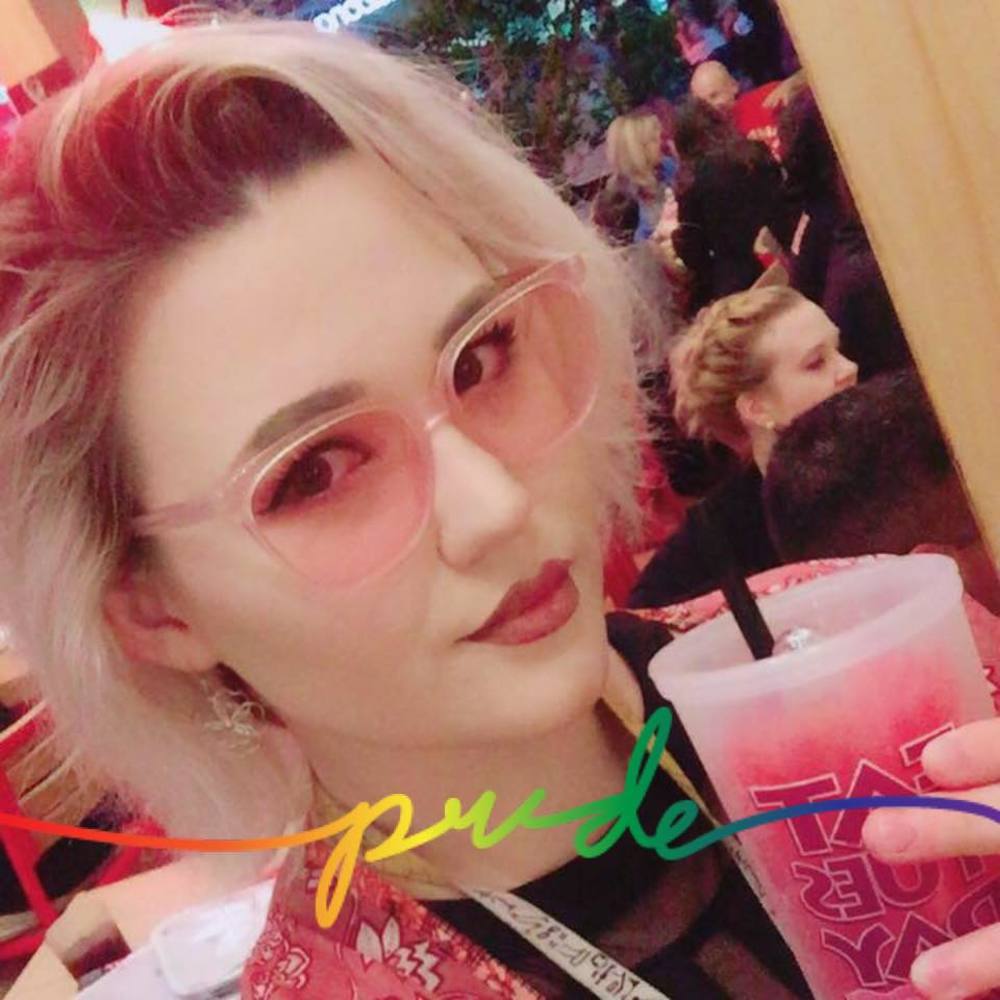 Meet your Posher, Casey